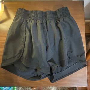 Gaiam 4” Woven Shorts- Black